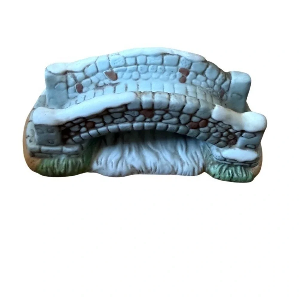 HOMCO Snow Covered Cobblestone Bridge Porcelain Christmas Village‎ 5106